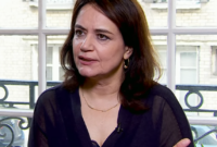 نویسنده زن ایرانی مدال شایستگی ملی فرانسه را دریافت کرد