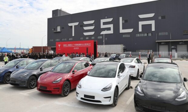 خرید یک میلیارد دلاری ایلان ماسک تسلا را تکان داد