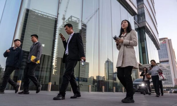 پرداخت هزینههای گزاف برای تظاهر به کار کردن در چین پرداخت هزینههای گزاف برای تظاهر به کار کردن در چین