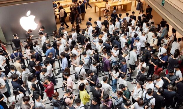 افزایش ۴ درصدی سهام اپل از فروش آیفون 17