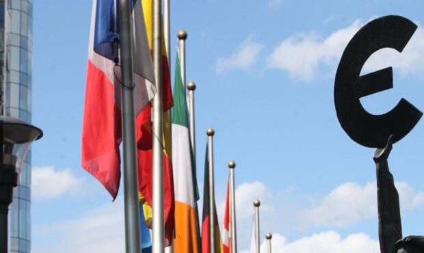 تضعیف رشد اقتصادی در منطقه یورو تضعیف رشد اقتصادی در منطقه یورو