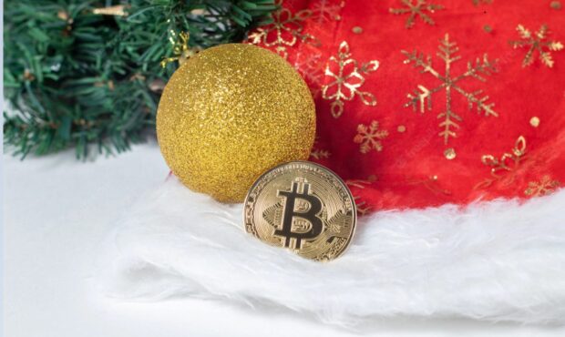 جدال طلا و بیت کوین در آستانه کریسمس؛ برد با کدام یک است ؟