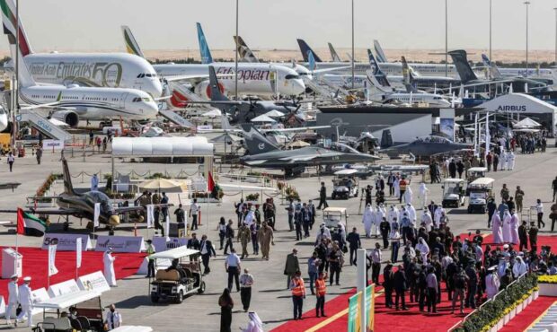 میزان استقبال از نمایشگاه هوایی دبی به مرز 150 هزار نفر میرسد میزان استقبال از نمایشگاه هوایی دبی به مرز 150 هزار نفر میرسد