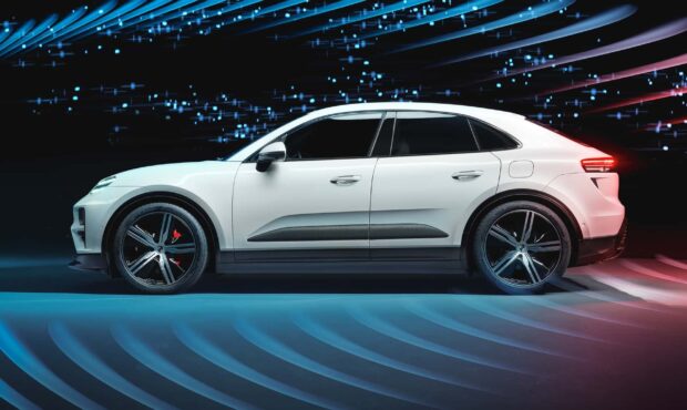 اختلاف قیمت 20 برابری پورشه ماکان در ایران با دبی