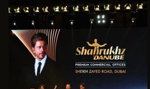 نام شاهرخ خان ستاره هندی بر آسمان خراش دبی ثبت شد نام شاهرخ خان ستاره هندی بر آسمان خراش دبی ثبت شد