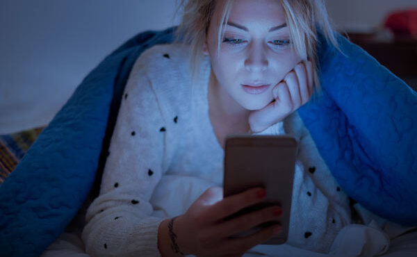 پیری زودرس در کمین معتادان تلفن همراه پیری زودرس در کمین معتادان تلفن همراه