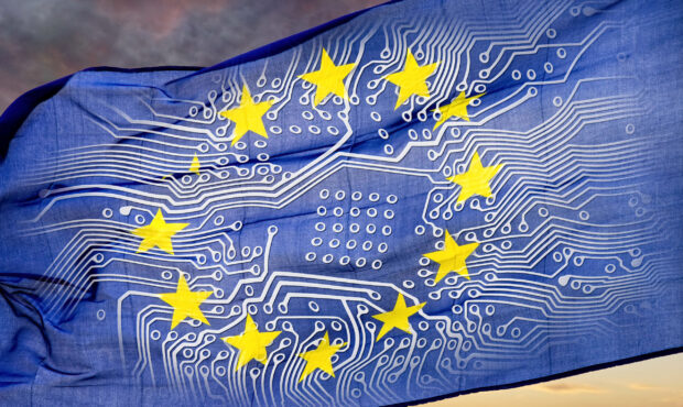 اتحادیه اروپا پذیرش هوش مصنوعی را منوط بر نظارت همه جانبه کرد اتحادیه اروپا پذیرش هوش مصنوعی را منوط بر نظارت همه جانبه کرد