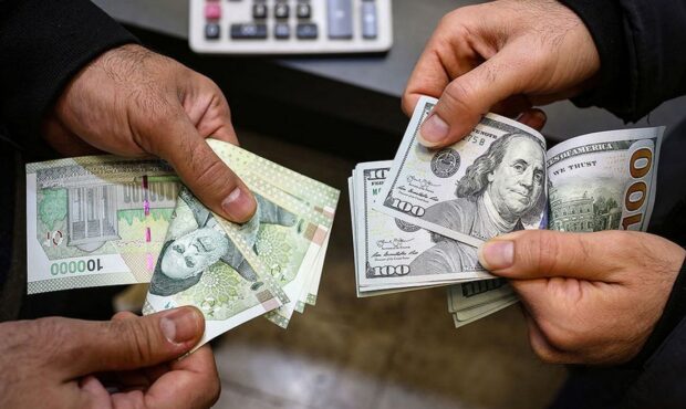 دلار در آستانه رکوردهای عجیب دلار در آستانه رکوردهای عجیب