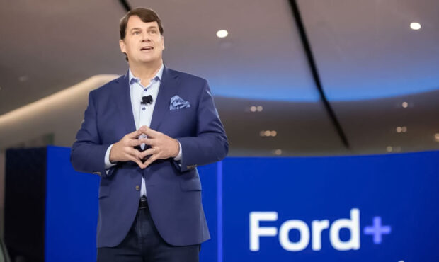 دلیل رانندگی مدیرعامل فورد با خودروی شیائومی چیست؟